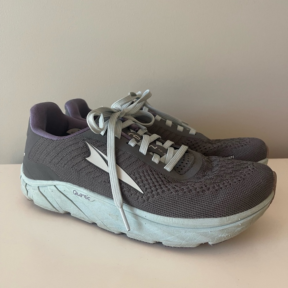 Womens ALTRA tennis shoes